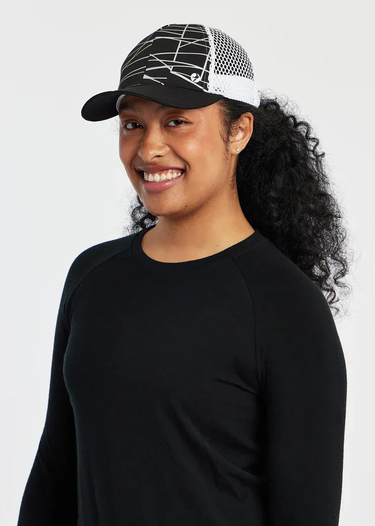 OISELLE RUNNING, INC RUNNER TRUCKER HAT REFLECT